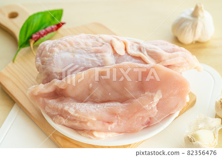 Chicken breast meat 82356476