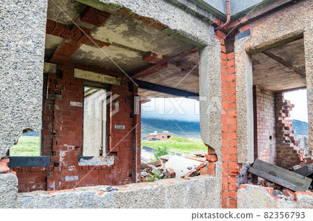 The ruins of Lenan Head fort at the north coast of County Donegal, Ireland. 82356793