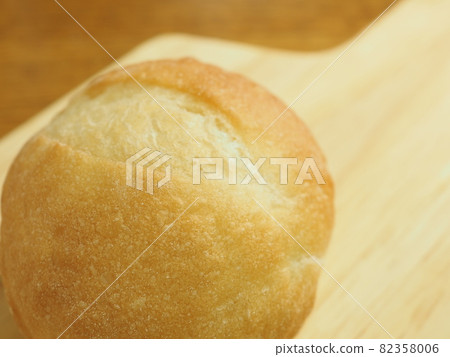 Round bread 82358006