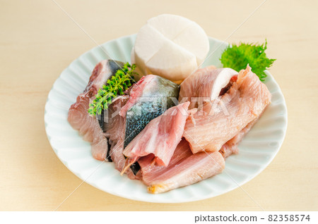 Material of yellowtail radish: yellowtail ara and radish Material of yellowtail radish: yellowtail ara and radish 82358574