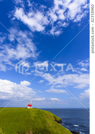 北海道東部的落石岬和燈塔 北海道東部的落石岬和燈塔 82358960
