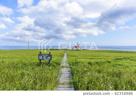 北海道東部的落石岬和燈塔 82358986