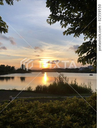 日落湖邊 日落湖邊 82359550