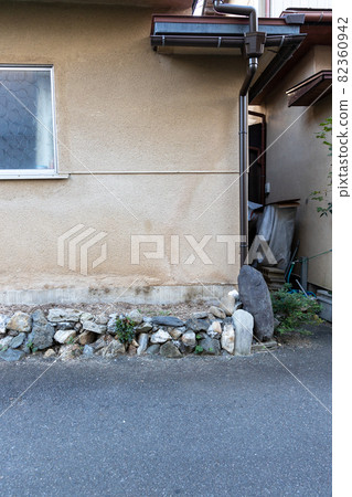 舊獨立屋外牆變色 舊獨立屋外牆變色 82360942