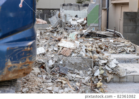 房子被拆除重建 82361082