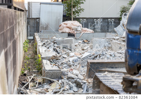 房子被拆除重建 82361084