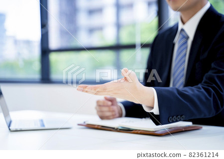 Business men counseling meeting 82361214