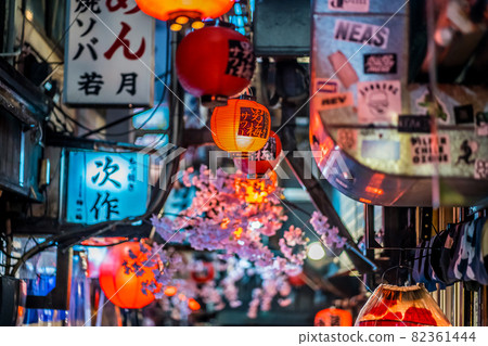 東京的新宿西口 / Omoide Yokocho 賽博朋克形象 82361444