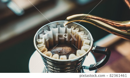Scenery of coffee drip and hot water dripping Scenery of coffee drip and hot water dripping 82361461