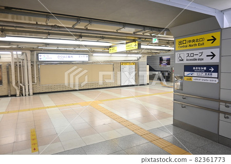 Station yard connecting passage and central base 82361773