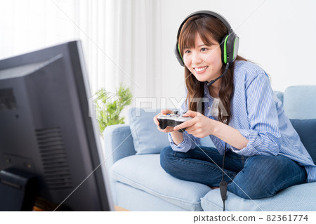 A woman playing a net game (online game) in the room 82361774