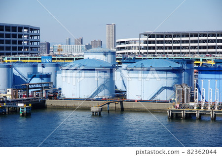 Oil tank / oil depot Oil tank / oil depot 82362044
