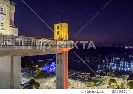 Facade of the famous Lacerda elevator in the illuminated at night 82364194