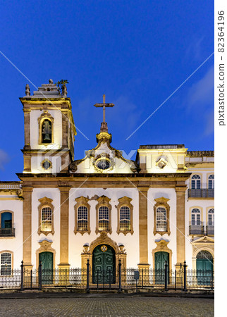 Facade of an old and historic church from the 18th century in the central square of the Pelourinho district 82364196