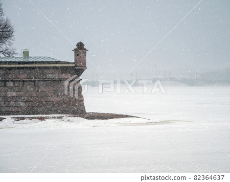 Beautiful spring cityscape with sn 82364637