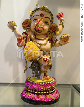 Ganesha's ornament 82365731
