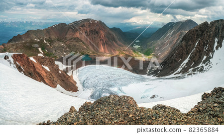 Panoramic view of a glacier on a high-altitude plateau. Panorama of the glacial mountain valley in autumn. Altai Mountains. 82365884