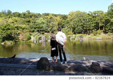 A couple in a Japanese garden in the blue sky 82367624