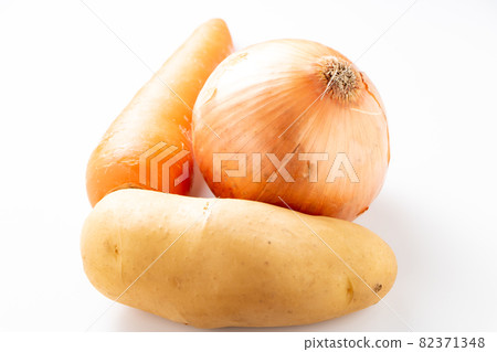Potatoes, onions and carrots. (White background) 82371348