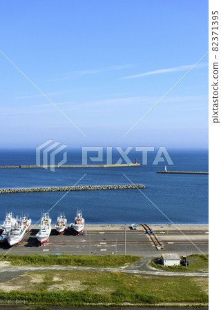 A small port in Doto, a rockfall fishing port and a rockfall town A small port in Doto, a rockfall fishing port and a rockfall town 82371395