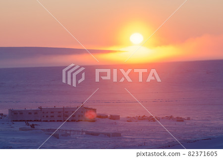 Winter arctic landscape 82371605