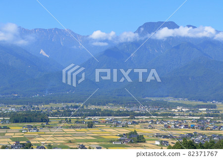 秋天Azumino和北阿爾卑斯山 秋天Azumino和北阿爾卑斯山 82371767