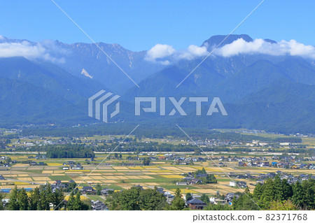 秋天Azumino和北阿爾卑斯山 82371768