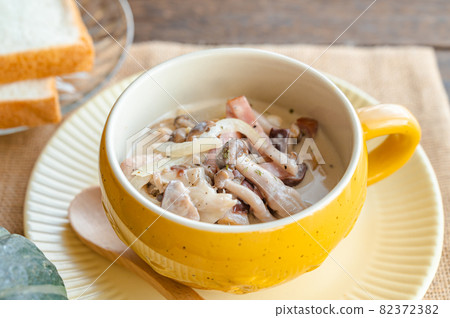 蘑菇奶油湯 82372382