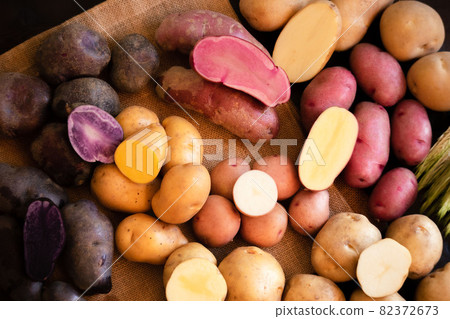 Colorful potato varieties (2) 82372673