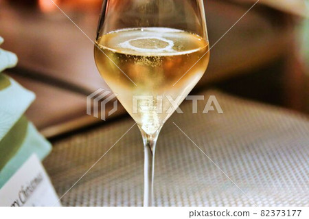 Sparkling wine on the anniversary Sparkling wine on the anniversary 82373177