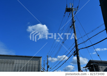 電線桿和天空 82373490