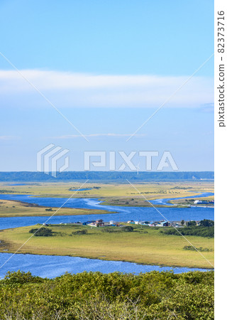 從北海道琵琶瀨展望台眺望桐浦濕地 從北海道琵琶瀨展望台眺望桐浦濕地 82373716