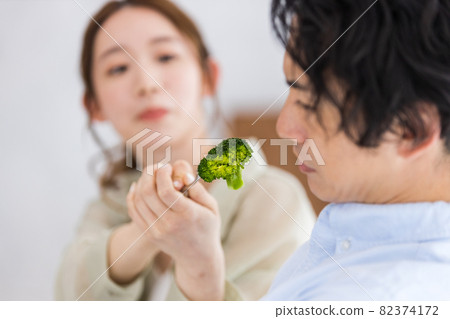 Men who are tired of eating broccoli and women who try to feed it Men who are tired of eating broccoli and women who try to feed it 82374172