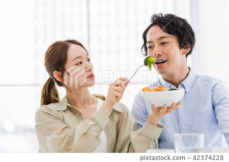 Couples incorporating broccoli into their diet 82374228