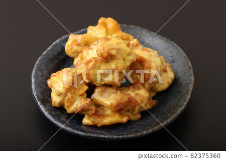 Yangnyeom chicken (honey mustard flavor) Yangnyeom chicken (honey mustard flavor) 82375360