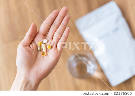 Supplement women's hands 82376500