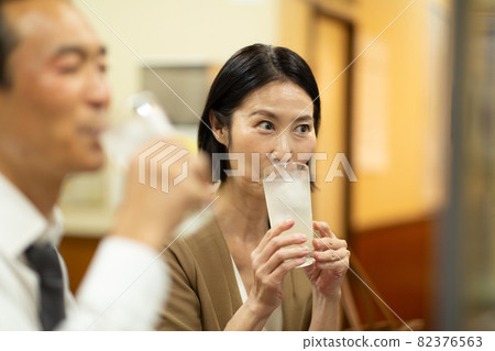 Middle-aged and older couples having fun drinking alcohol at a tavern Middle-aged and older couples having fun drinking alcohol at a tavern 82376563