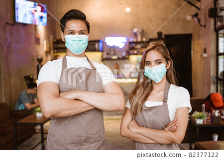 Waitress wearing a face mask at the coffee shop Waitress wearing a face mask at the coffee shop 82377122