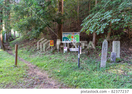 高取山的登山口(奈良縣高取町) 高取山的登山口(奈良縣高取町) 82377237