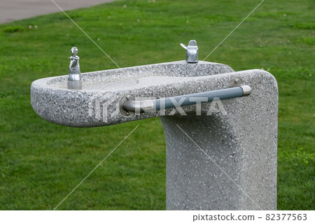 水龍頭，飲水機，水，飲用水，水，公園，公共設施，自來水，戶外，水，水 82377563