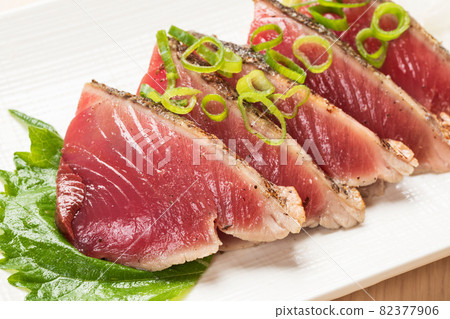 Tatake of bonito Tatake of bonito 82377906