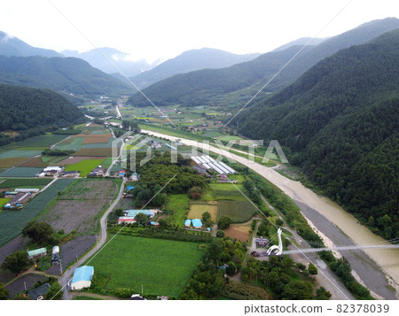 江原道村落與山水交彙的風景 82378039