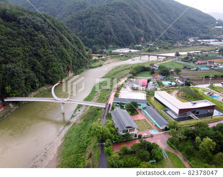 Villages and landscapes where mountains and rivers meet in Gangwon-do 82378047