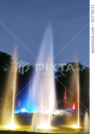 Fountain in the evening view 82378231