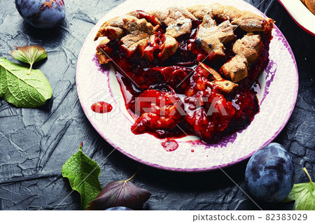 Autumn plum cake Autumn plum cake 82383029