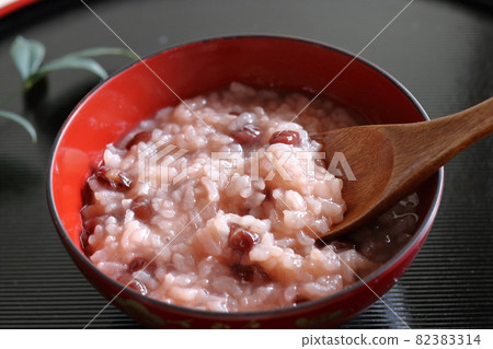 Patjuk porridge handmade during the First Full Moon Festival 82383314