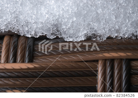 Icy plastic garden furniture. Rattan style weave, but synthetic material. 82384526