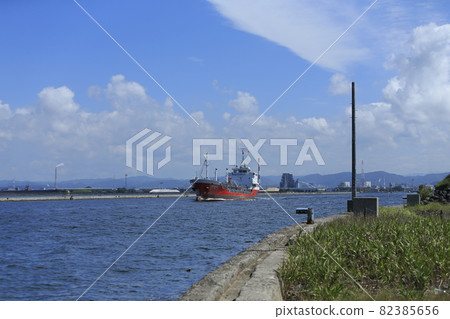 從大牟田市三池港出發的油輪 從大牟田市三池港出發的油輪 82385656