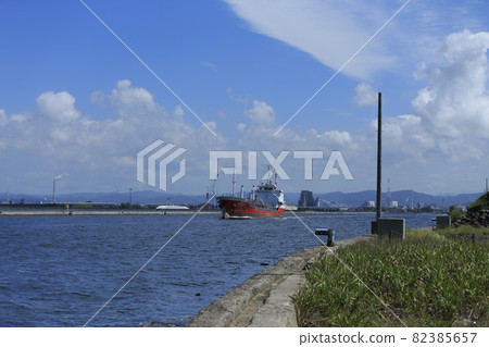 從大牟田市三池港出發的油輪 從大牟田市三池港出發的油輪 82385657