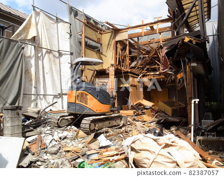 House demolition work 82387057